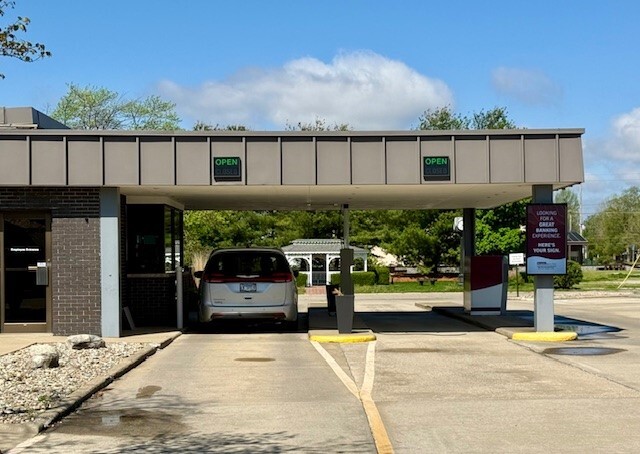 Outdoor digital display at Peoples Bank's Arcola, Illinois drive-thru lane