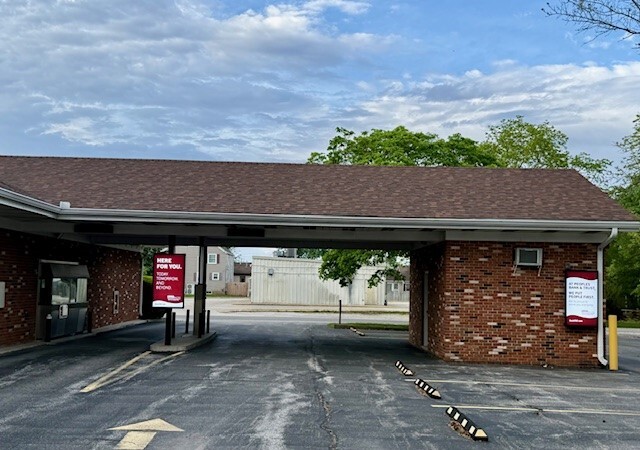 Outdoor digital display at Peoples Bank's Tuscola, Illinois drive-thru lane