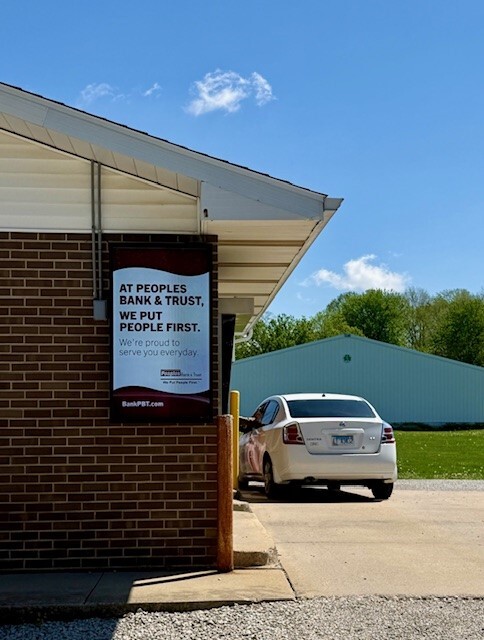 Branded outdoor digital display at Peoples Bank's Tower Hill, Illinois branch Branded outdoor digital display at Peoples Bank's Tower Hill, Illinois branch