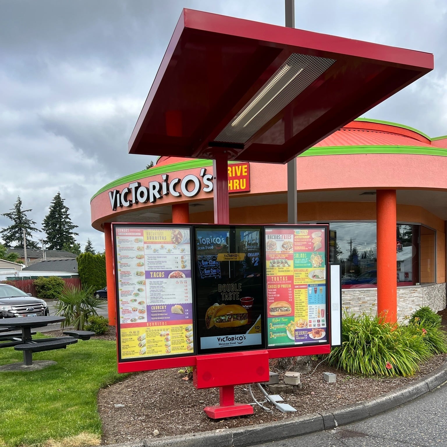 The Howard Company Drive-thru menu board with 2 static panels and 1 digital screen in the center. Includes canopy and speaker and mic. The Howard Company Drive-thru menu board with 2 static panels and 1 digital screen in the center. Includes canopy and speaker and mic.